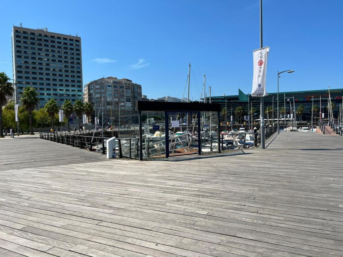 Casa Flotante En El Puerto De Vigo - Different Charter Hotell Eksteriør bilde