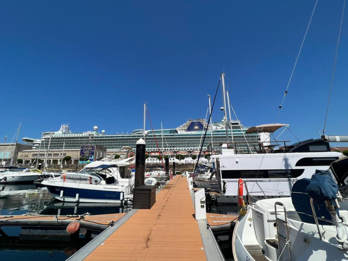 Casa Flotante En El Puerto De Vigo - Different Charter Hotell Eksteriør bilde