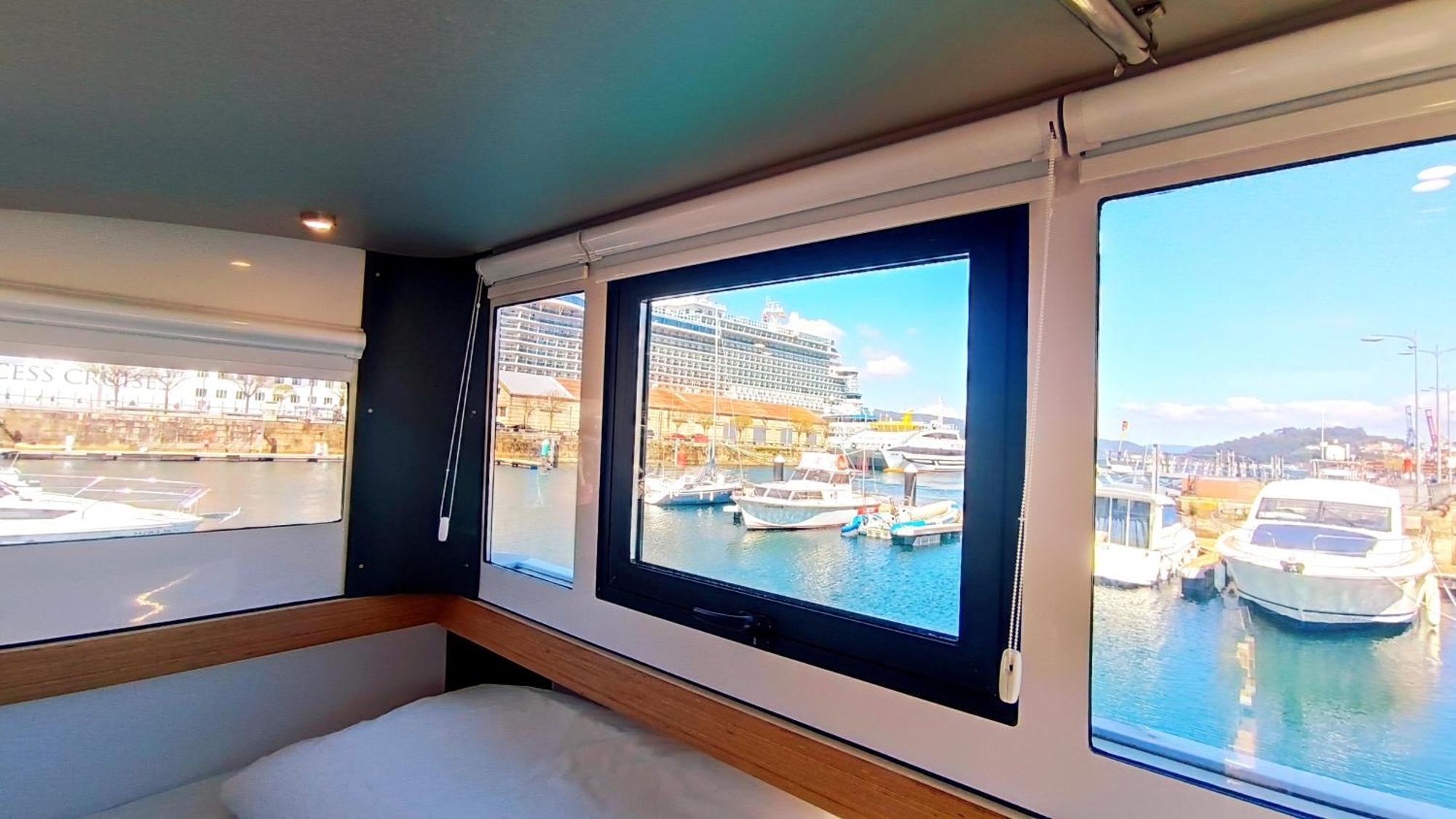 Casa Flotante En El Puerto De Vigo - Different Charter Hotell Eksteriør bilde